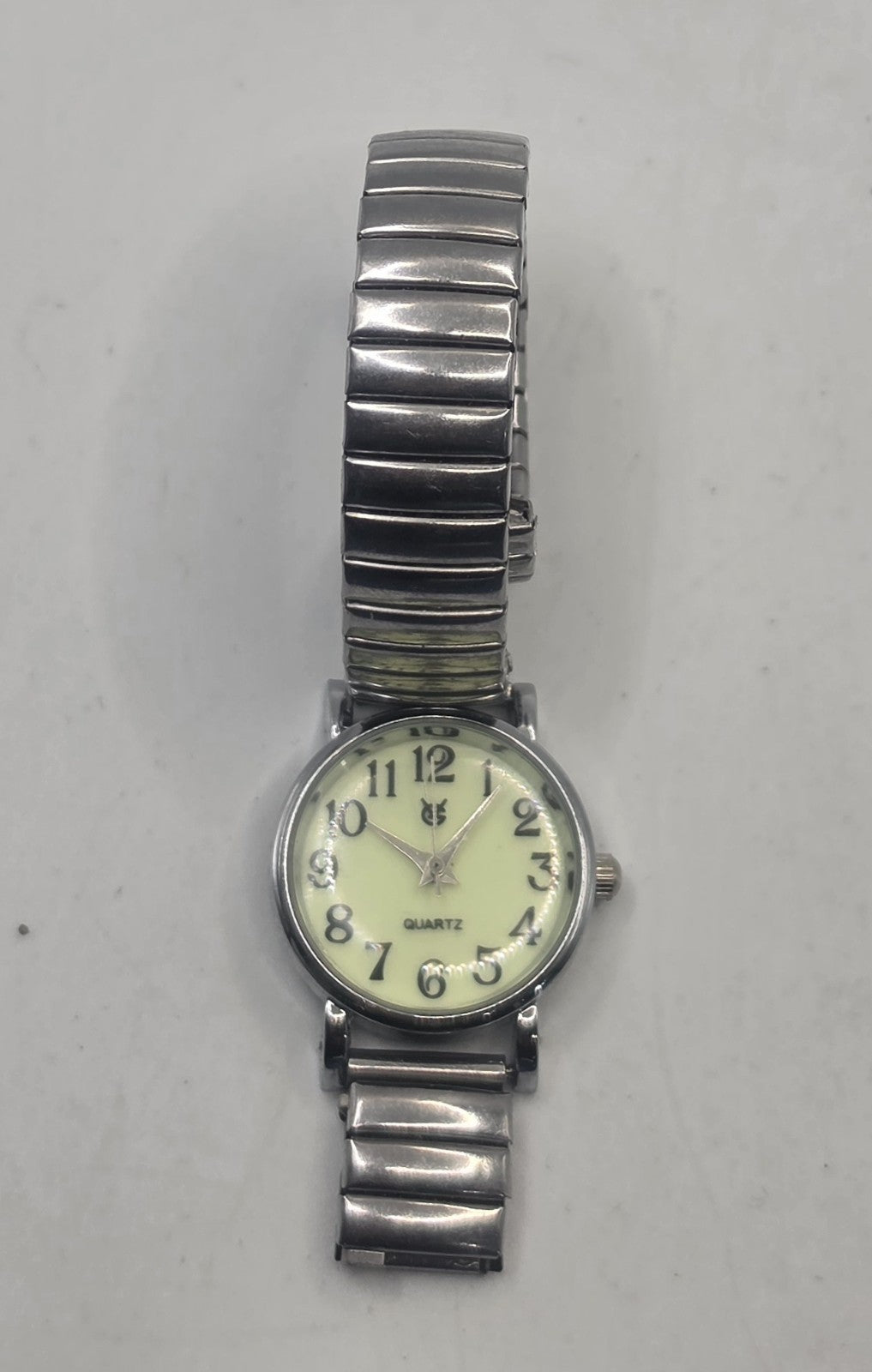 Women's Silver Tone Quartz Watch Glow Dial Arabic Numerals Expansion Stretch Ban