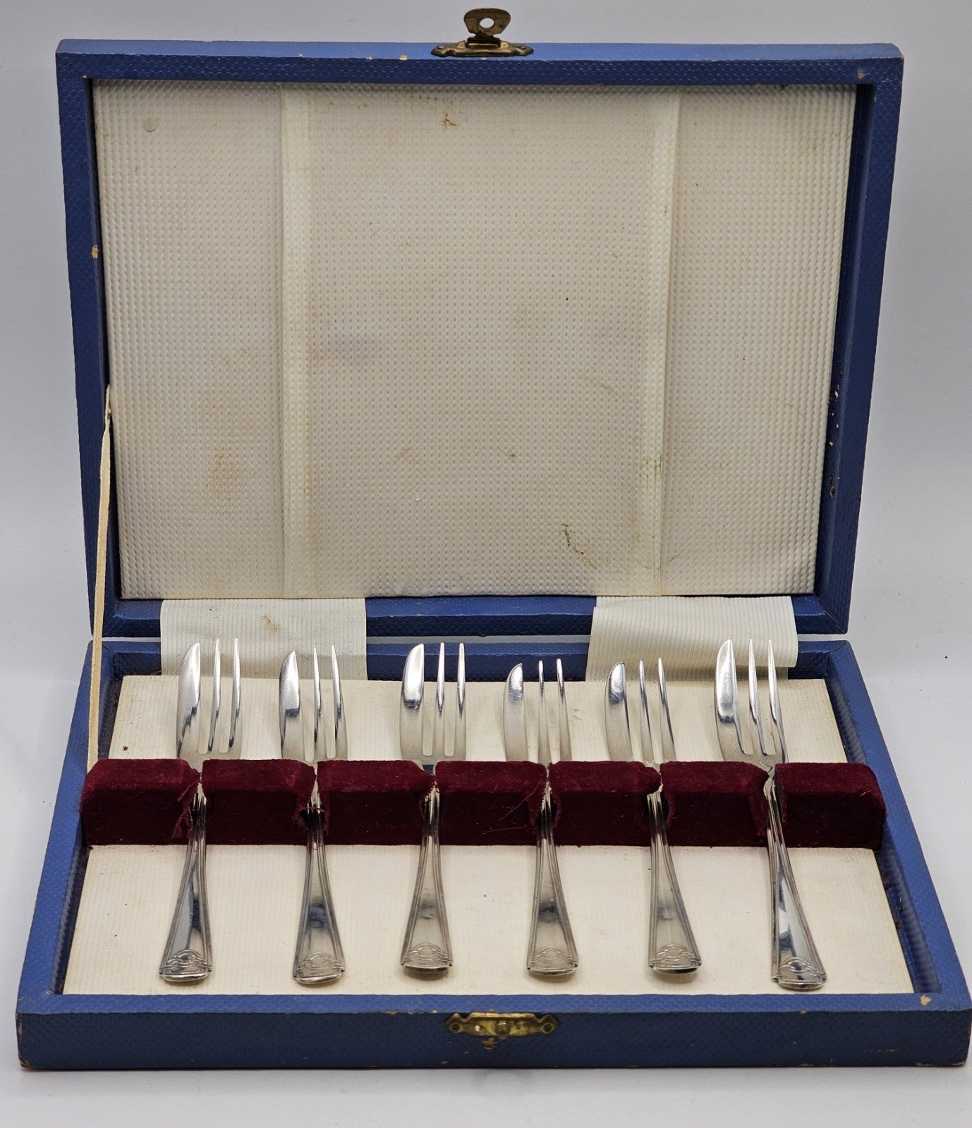 VINTAGE E.P.N.S. A1 CASED SET of 8 SILVER PLATED DESSERT FORKS