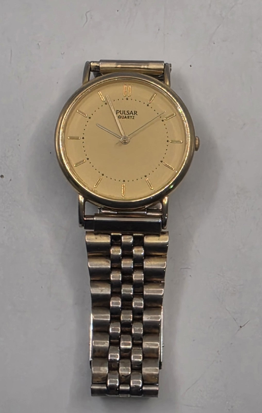 Vintage Pulsar V501-9400 Quartz Men's Watch Gold Tone Jubilee Bracelet Slim Case