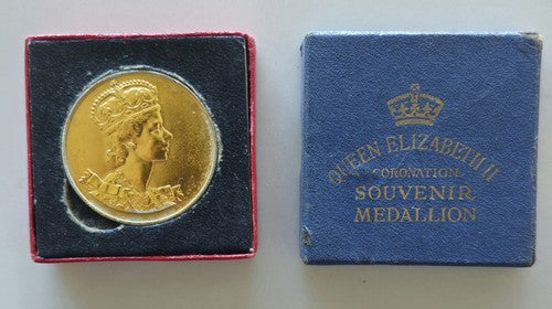 Vintage ROYAL Medallion in Original Box #1121