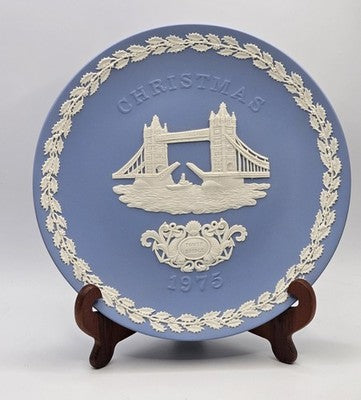 1975 Wedgwood Jasperware Christmas Plate featuring Lambeth Palace