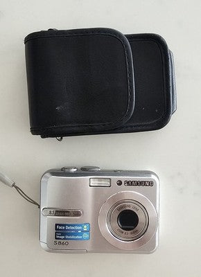 Samsung S860 Digital Camera 8.1MP Silver - 3x Optical Zoom & Case - Vintage Y2K