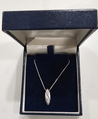 Vintage 925 Sterling Silver Marquise Pendant Necklace with Accent Stone Boxed