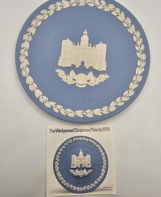 1978 Wedgwood Jasperware Christmas Plate featuring Lambeth Palace