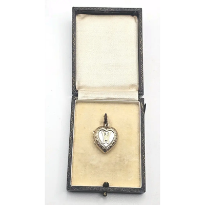 9ct Gold Heart Locket – Back & Front Etched, Boxed (3 g)