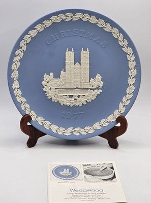 1977 Wedgwood Jasperware Christmas Plate featuring Lambeth Palace