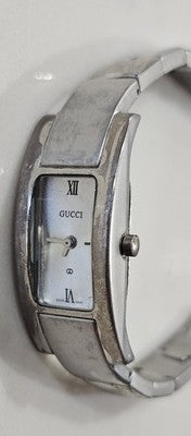 Vintage Gucci 4600L Bangle Watch Stainless Steel Roman Numeral Silver Dial Ladie