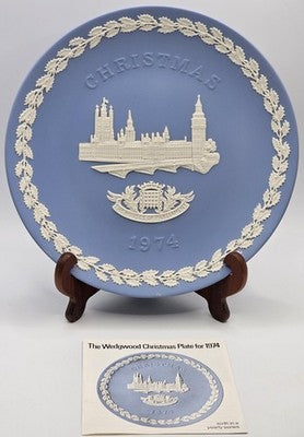 1974 Wedgwood Jasperware Christmas Plate featuring Lambeth Palace