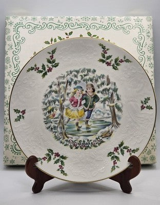 🎄Royal Doulton 1979 Christmas PlateThe plate Bone China Original Box