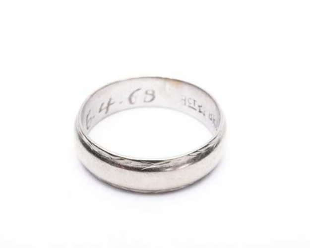 vintage wedding band in 18 carat white gold Finger size US 5.75. 3.62 grams.