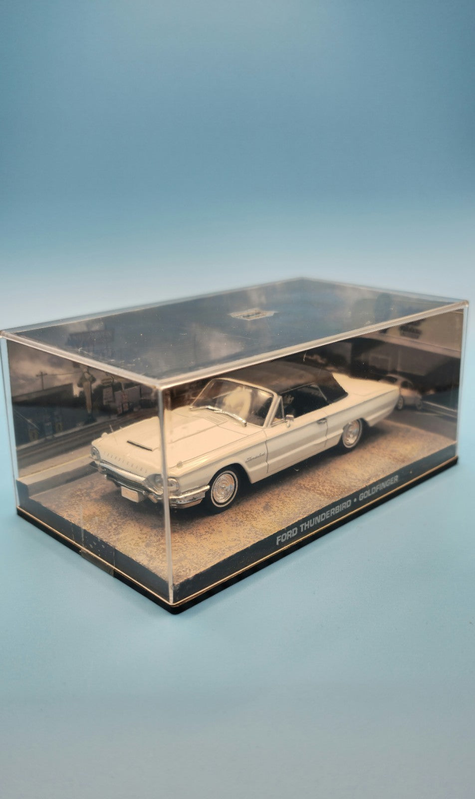 James Bond Die Cast Car Collection Scale 1:43 #42 - Ford Thunderbird -Goldfinger