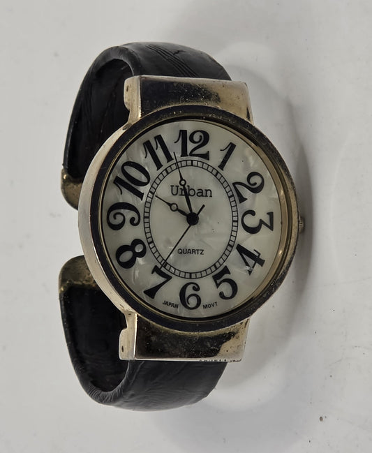 Vintage Urban Quartz Women's Bangle Watch Large Easy Read Dial Black Textured Ba