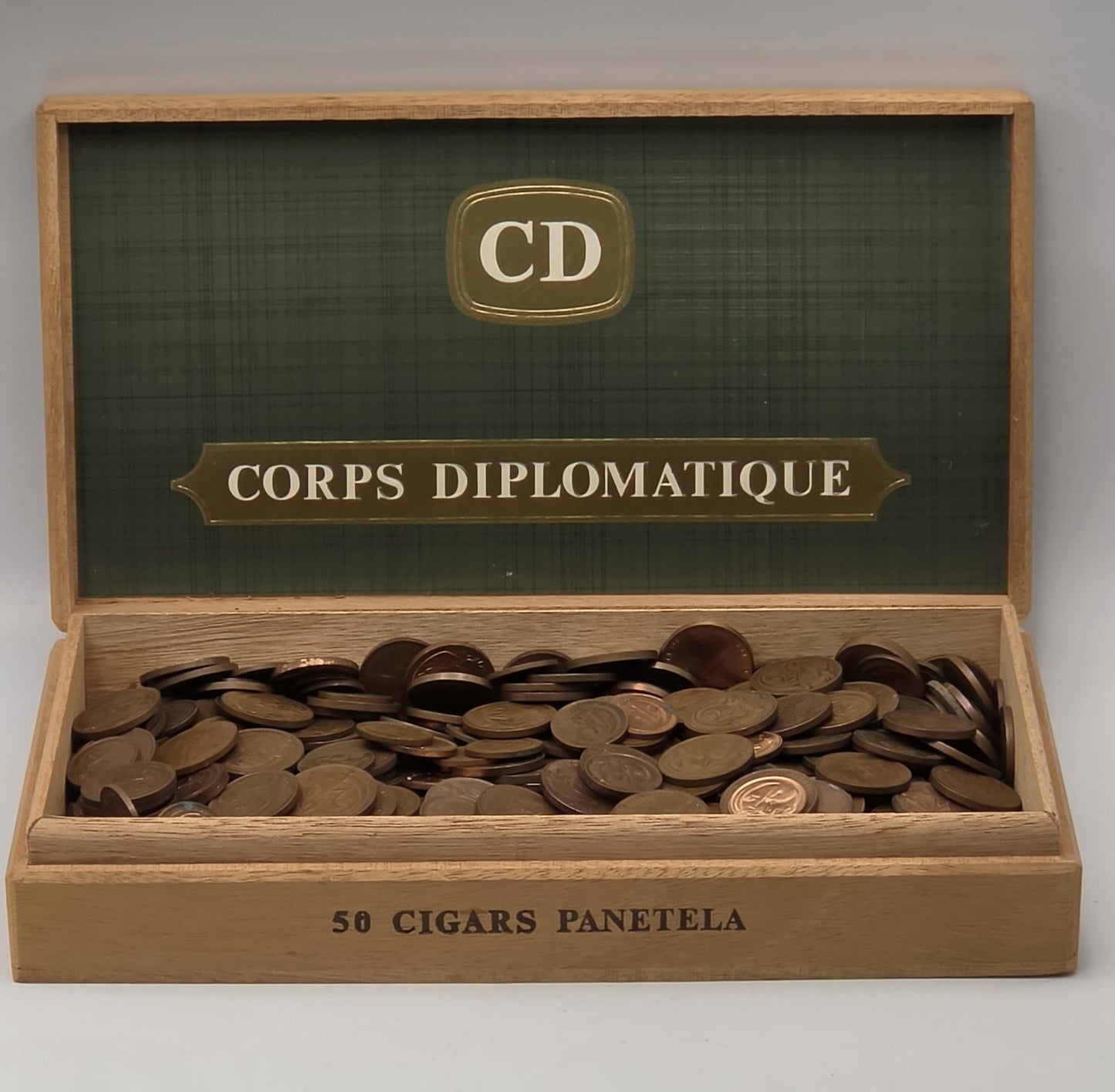 2kg Bulk Australian Bronze 1c & 2c Coins Lot in Vintage Wooden Cigar Box