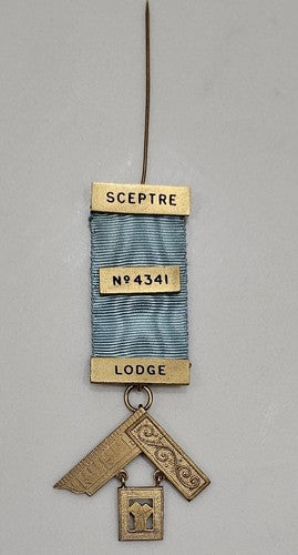 Vintage ROYAL Scatish Medallion #01127