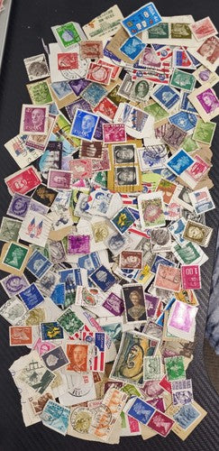Collection of International 500 PC Stamp