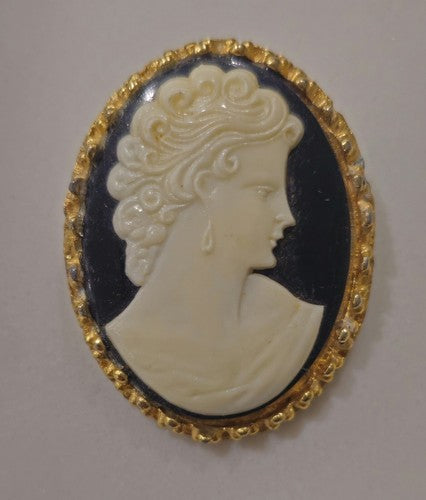 Lovely Costume Cameo Brooch Gold Tone Portrait