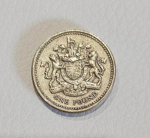 1983 ONE 1 POUND QUEEN ELIZABETH II COIN "DECUS ET TUTAMEN"