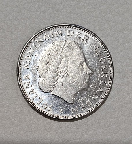 1975 NETHERLANDS Juliana, Commemorative 2-1/2 Gulden grading near UNCIRCULATED