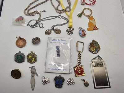 VINTAGE & COLLECTIBLE JEWELRY LOT - HARRY POTTER HOUSE BADGES, RELIGIOUS MEDALS,