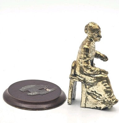 ENGLISH MINIATURES PEWTER FIGURINE SEATED WOMAN LADY SHAWL VINTAGE