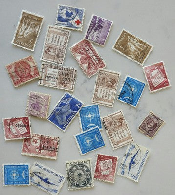 Vintage Collection of Postage Stamps From Australia #0420