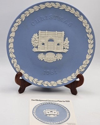 1981 Wedgwood Jasperware Christmas Plate featuring Lambeth Palace