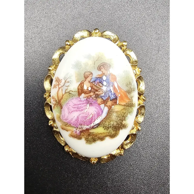 Vintage Limoges France Porcelain Hand-painted Fragonard Style Oval Brooch Pin Go
