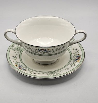 AGINCOURT GREEN R4471 by Wedgwood Teacup & Saucer NEW NEVER USED made in England