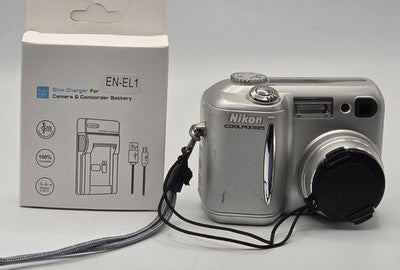 Nikon Coolpix 885 3.2MP Digital Camera with EN-EL1 Battery Charger & New Battery