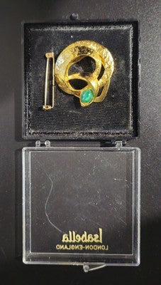 Isabella London England Wreath Circle Pin W/ Case