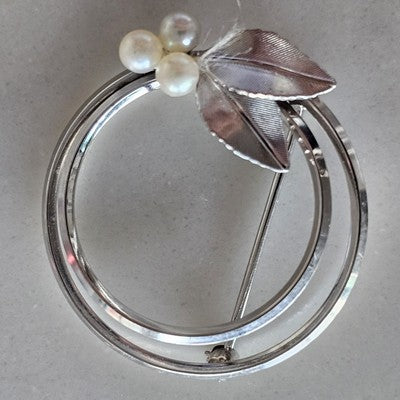 Sterling Silver Leaf design and Pearl Brooch