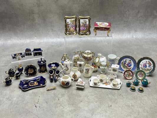 Collection of miniature vessels Limoges, teapot, teacups, vases, etc. Height 7.5
