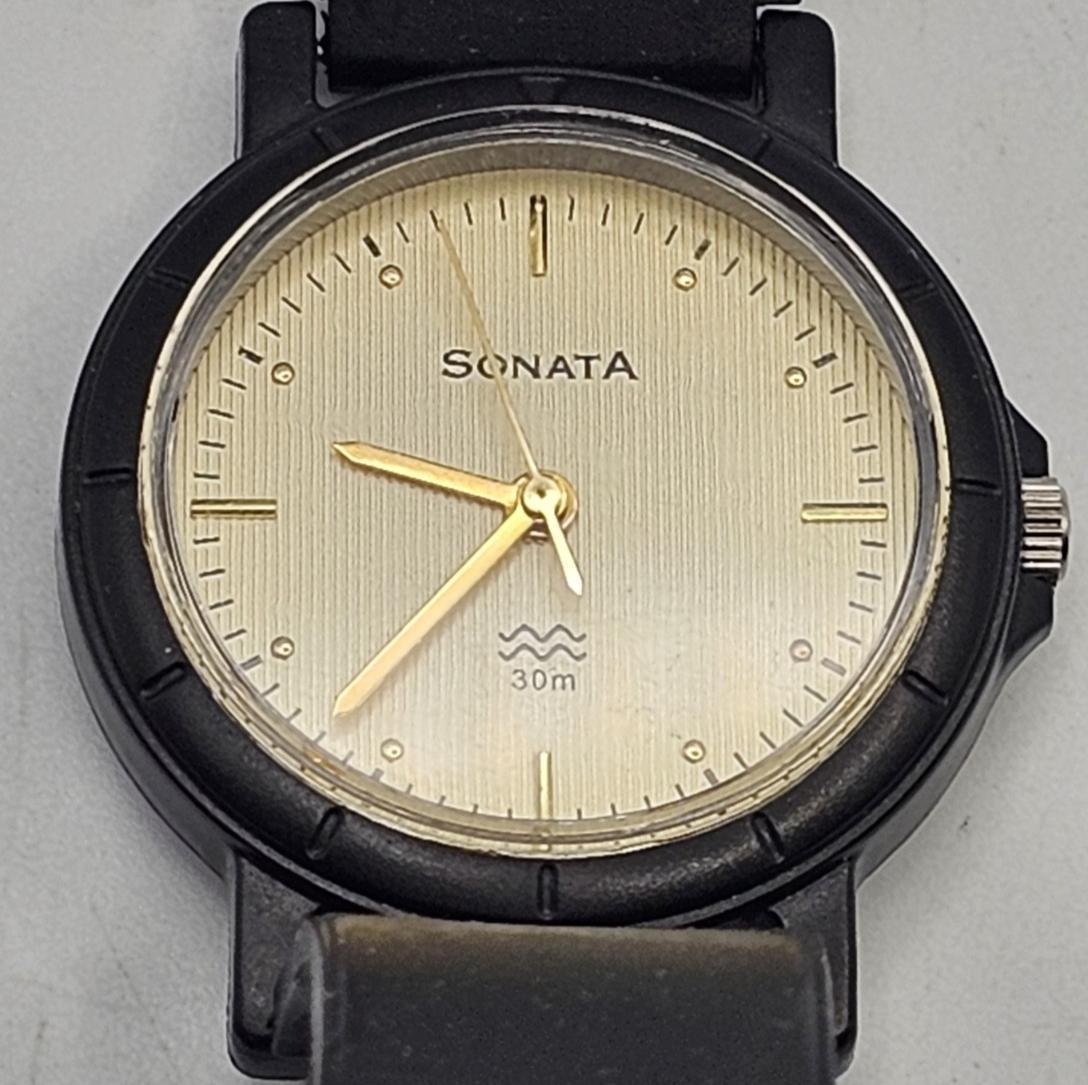 Sonata 7935PSA Analog Quartz Watch Black Case Gold Dial - in working condition