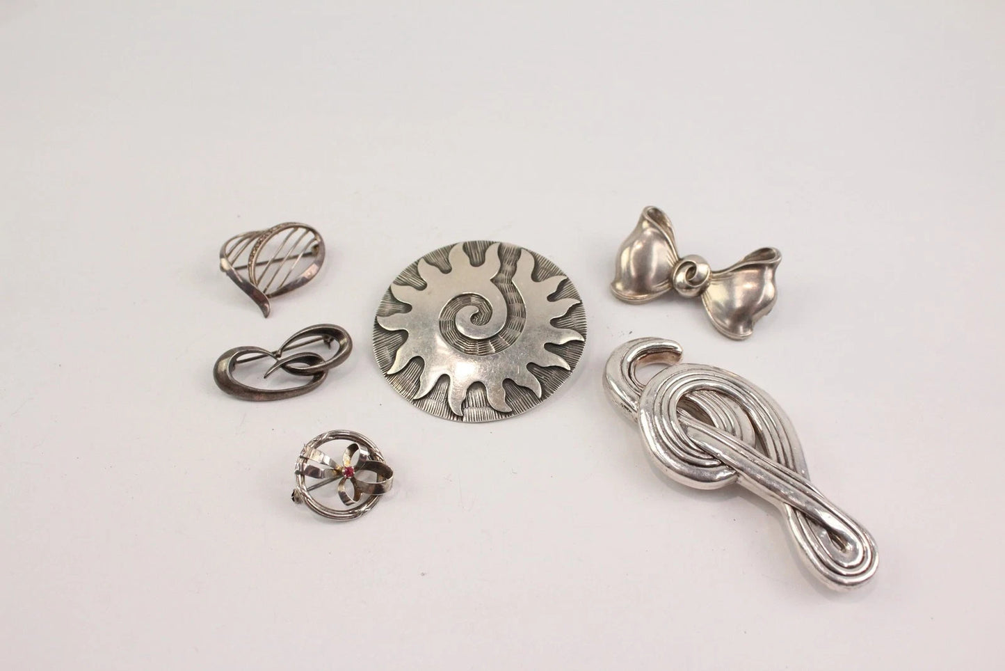 Sterling Silver Brooches Bow Musical Sun x 6 (61g)