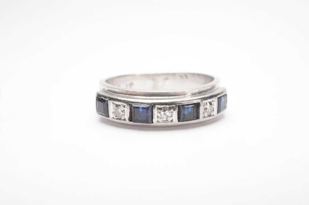 A sapphire and diamond ring in 18ct white gold, Finger size US 5.75. 4.38 grams.