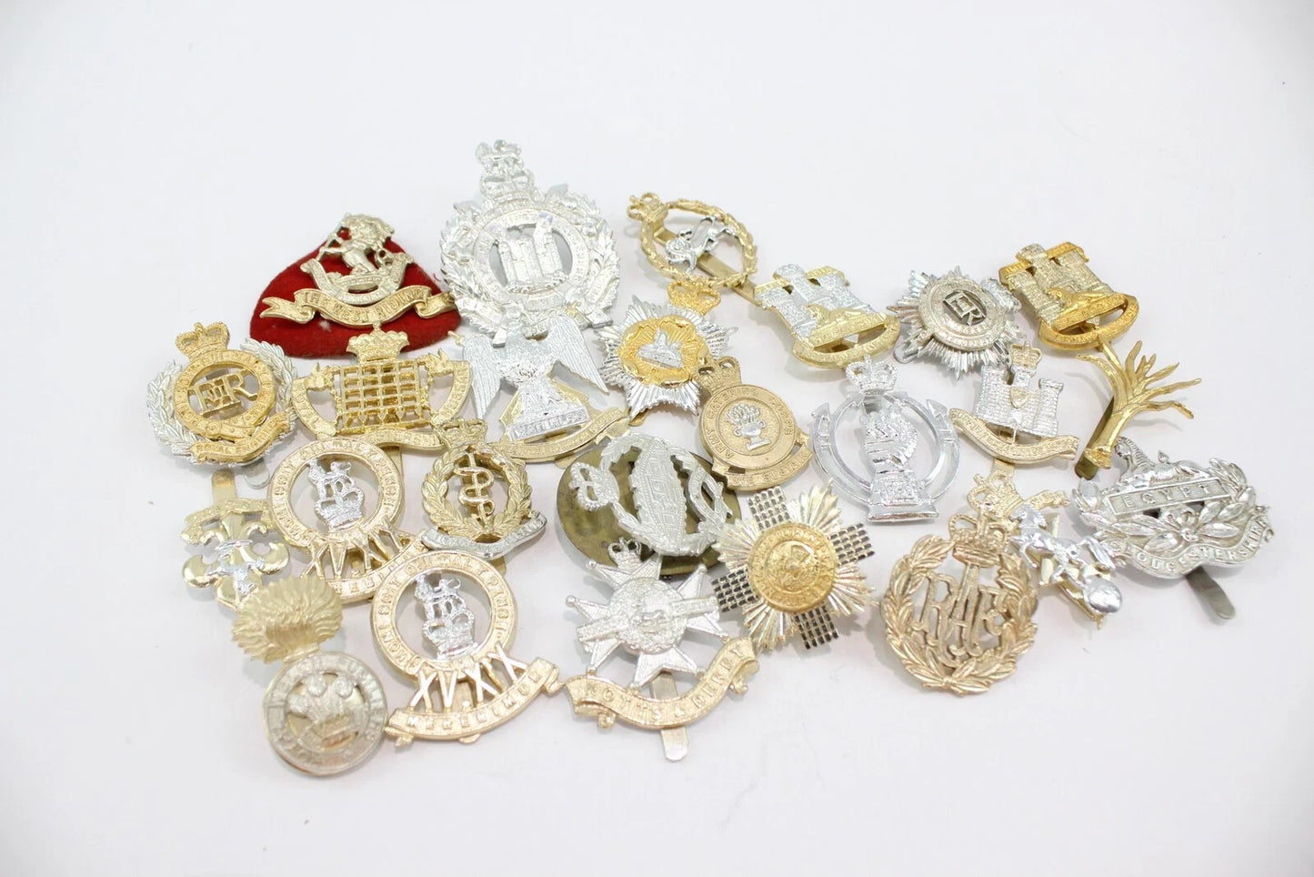 Military Staybrite Cap Badges Inc KOSB Hussars Tank Regt Etc x 25