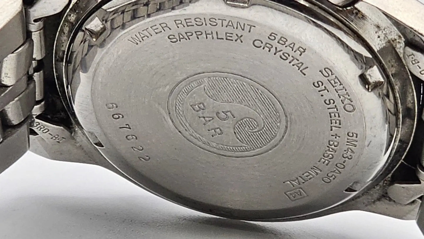 Seiko Kinetic men's watch dial and case close-up